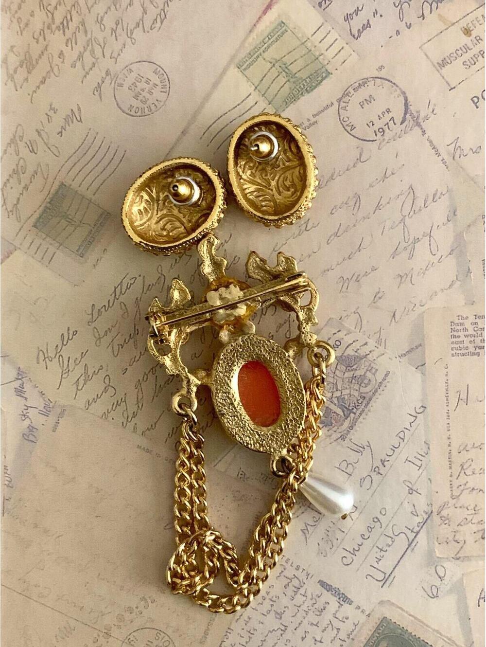 Vintage Carved Shell Portrait Cameo Chain Swag Brooch & Earring Set - Picture 2 of 3